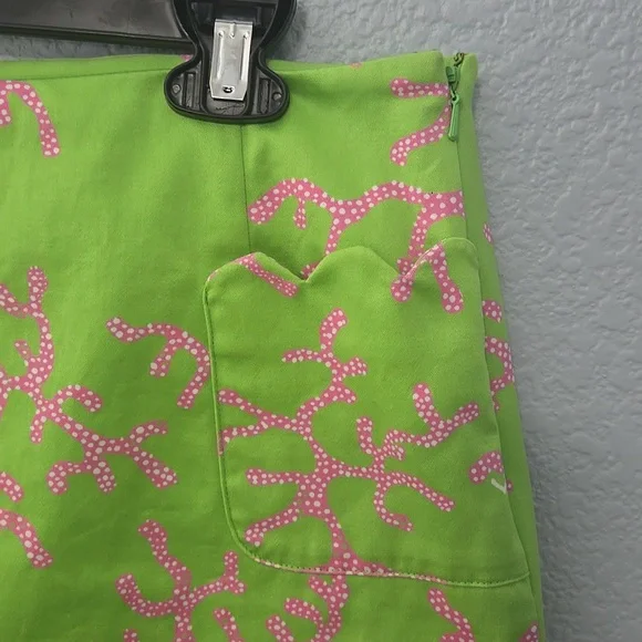 LILLY PULITZER Tropper Mini Skirt Sz 10 Pink Polka Dot Coral On Green Scalloped - Picture 2 of 10